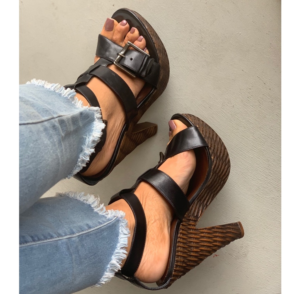 Brazil Made Light As Air Platform Leather Sandal - Picture 7 of 7